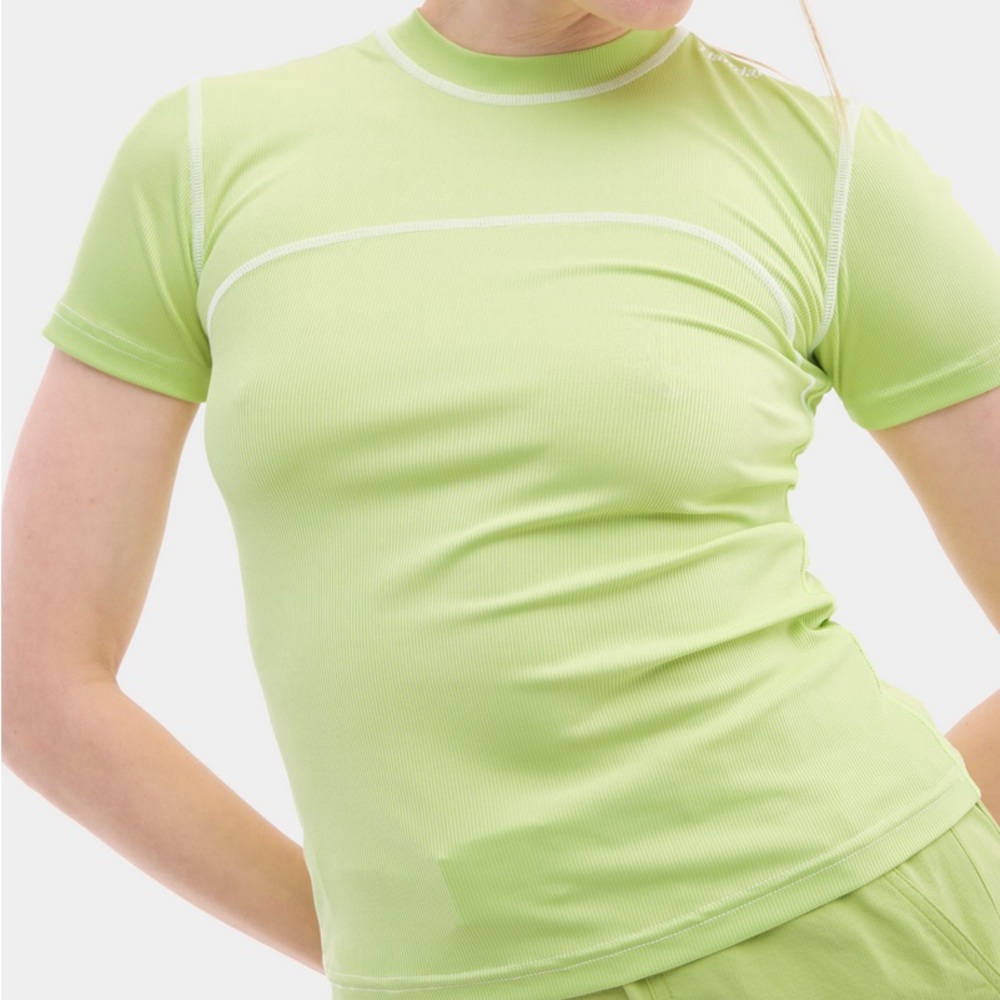NWT Halfdays Women's Mollie Performance Short Sleeve T-Shirt. Size Medium.